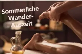 Eine Person erhält eine Fußmassage.
